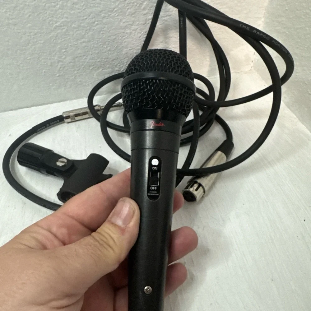 Fender P-51 Dynamic XLR Wired Microphone w. ON/OFF switch Comes with Cord